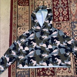 Camo Cropped Hoodie